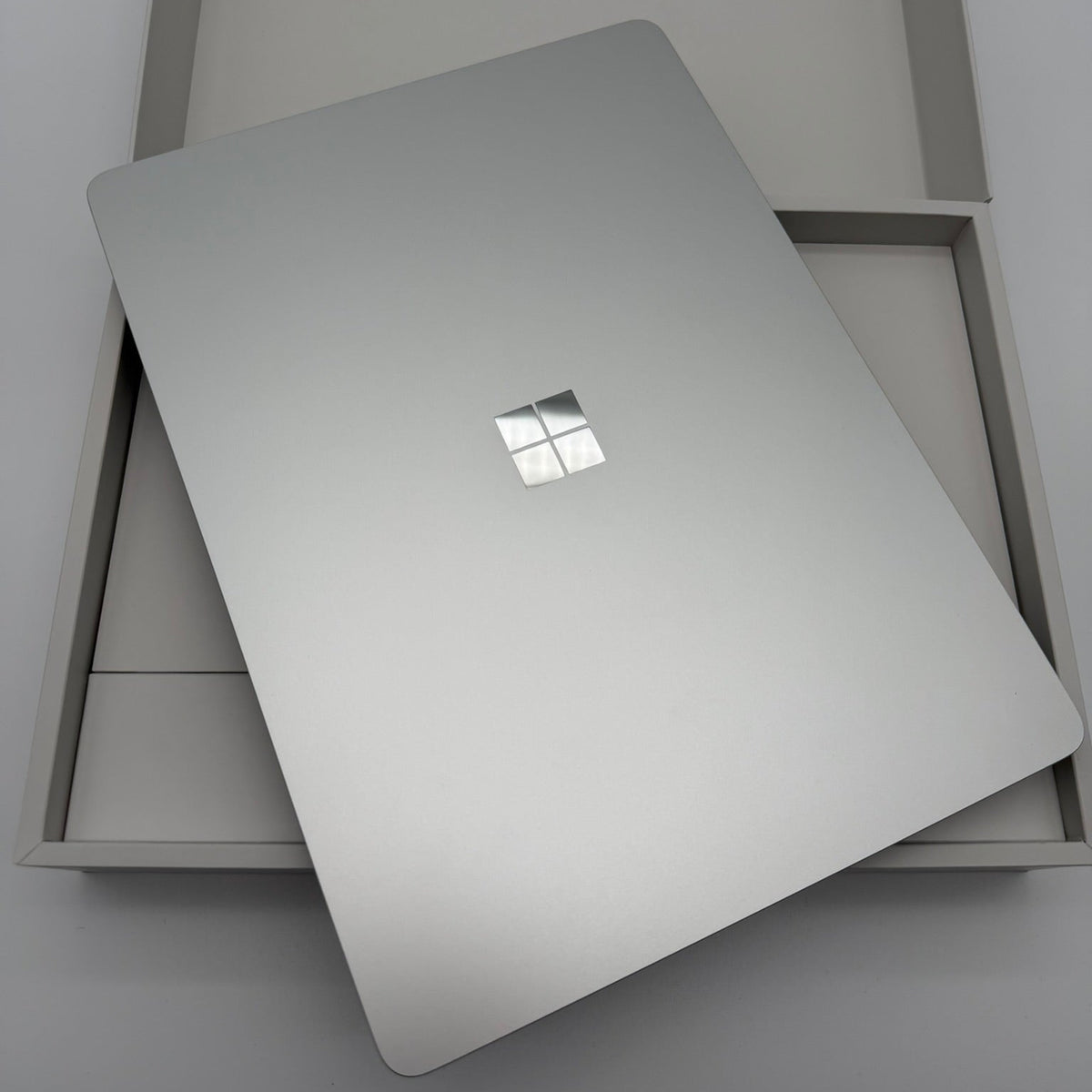 Microsoft Surface Laptop 7 13,8″ Snapdragon X Elite 16 GB RAM 512 GB SSD Platin