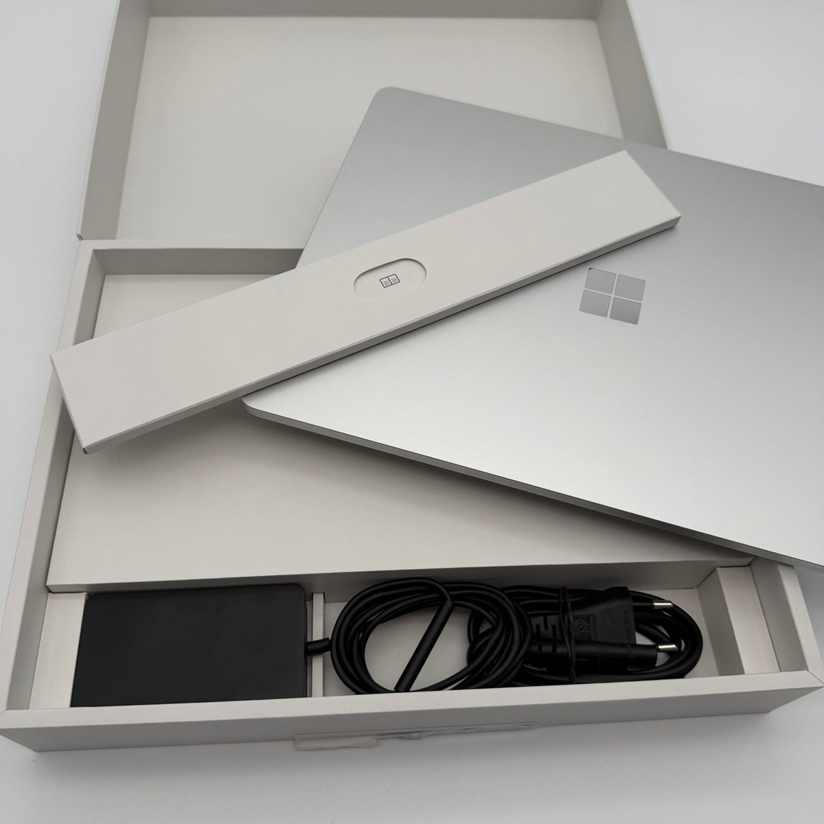 Microsoft Surface Laptop 7 13,8″ Snapdragon X Elite 16 GB RAM 512 GB SSD Platin