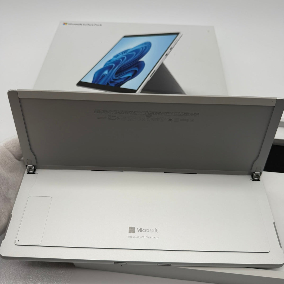 Microsoft Surface Pro 8 i5 8GB RAM 256GB SSD 13″ Platin – mit OVP