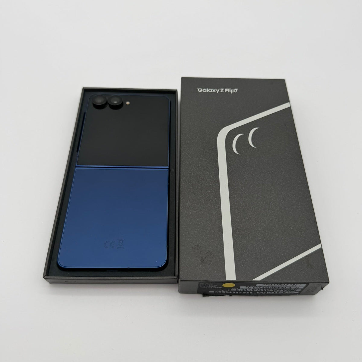 Samsung Galaxy Z Flip7 256 GB Blue Shadow 12 GB RAM – Top Zustand mit OVP