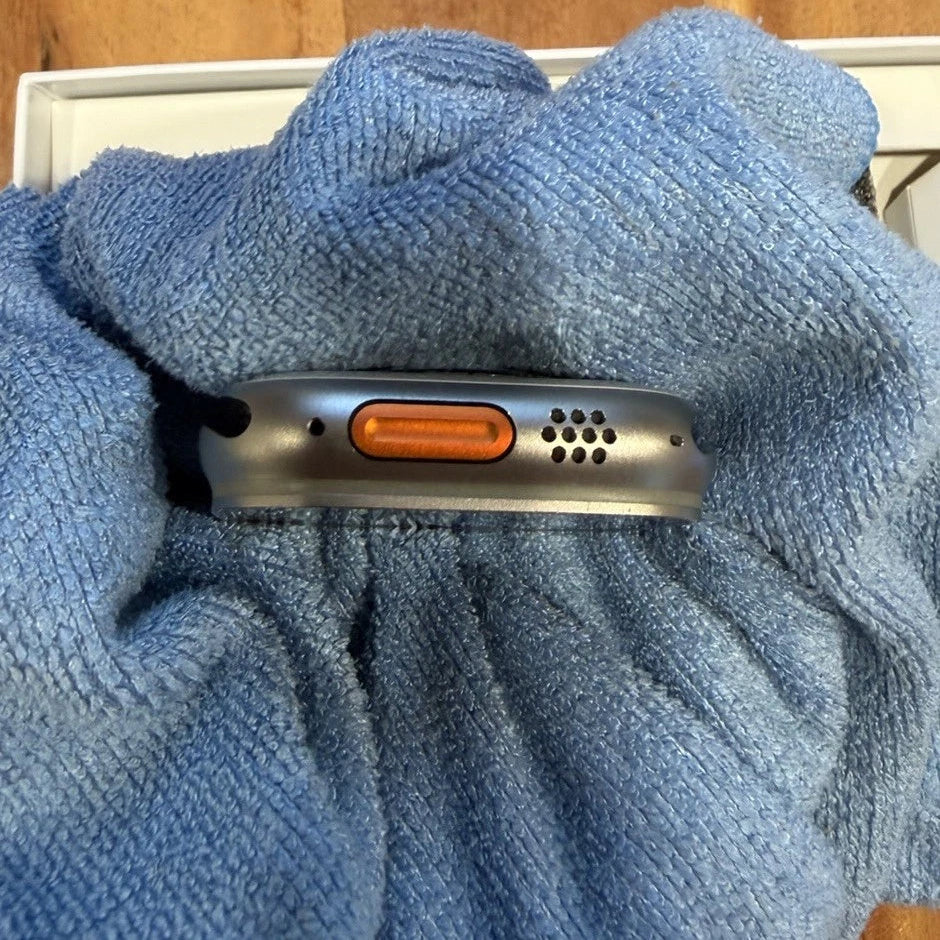 Apple Watch Ultra 2 49 mm Titan Natur GPS + Cellular mit Band & Ladekabel