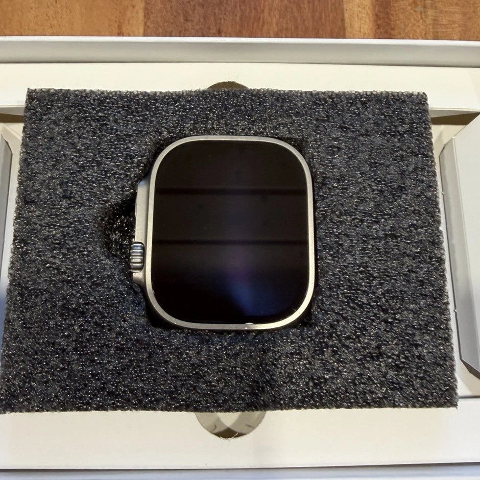Apple Watch Ultra 2 49 mm Titan Natur GPS + Cellular mit Band & Ladekabel